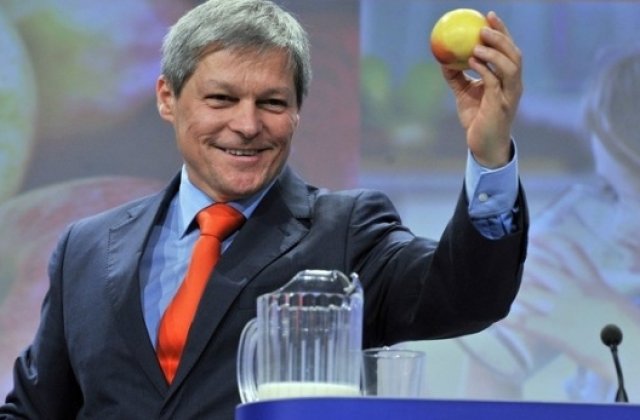 Premierul Dacian Ciolos implineste 47 de ani