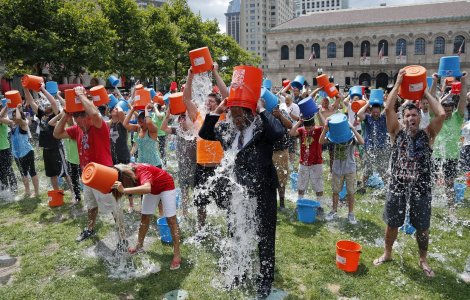 Desi criticata, campania Ice Bucket Challenge chiar a functionat