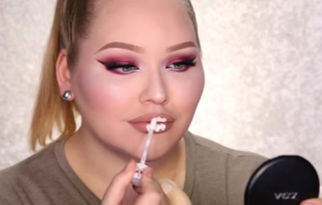 S-a machiat folosind doar ruj lichid. Cum arata la final