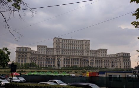 Incendiu la Palatul Parlamentului, din cauza unui scurtcircuit