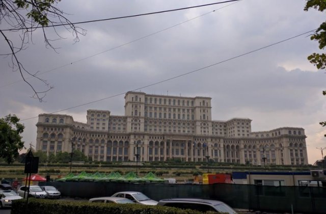 Incendiu la Palatul Parlamentului, din cauza unui scurtcircuit la instalatia electrica
