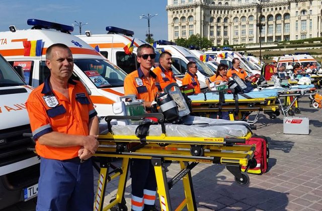 REPORTAJ: Ambulanta la 110 ani de cand mergea la bolnavi cu trasura - criza de personal si masini vechi
