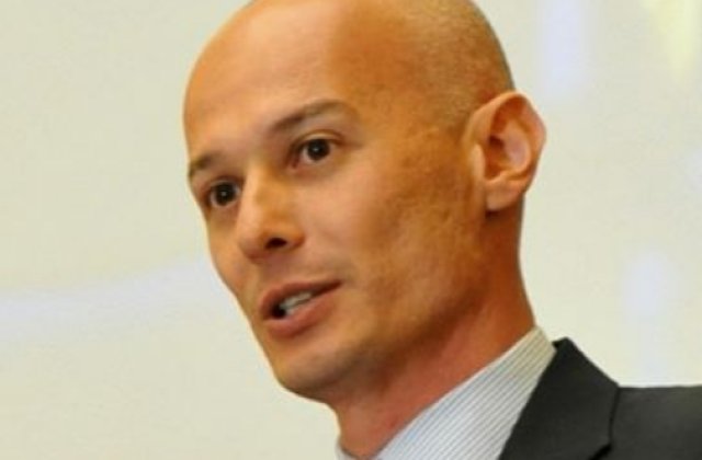 Viceguvernatorul BNR a fost retinut de DNA pentru trafic de influenta, in dosarul lui Vintu