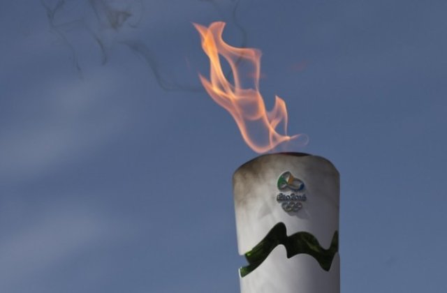 Flacara olimpica a fost stinsa de protestatarii din Rio