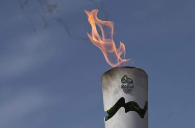 Flacara olimpica a fost stinsa de protestatarii din Rio