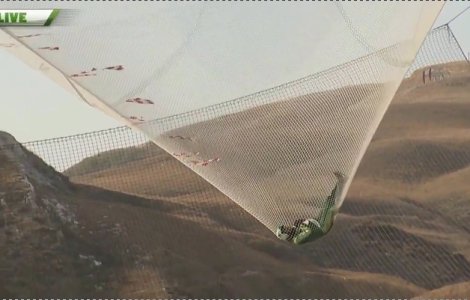 VIDEO. Salt in gol fara parasuta, de la 8.000 de metri