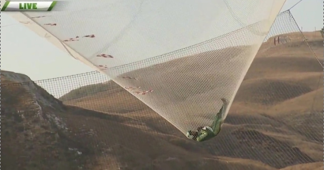 VIDEO. Salt in gol fara parasuta, de la 8.000 de metri