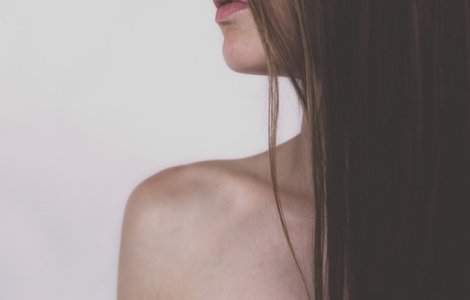 Cat de rau este sa te culci cu parul ud?