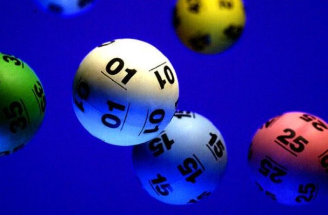 Castigatorul marelui premiu la loto 6/49, un pensionar din Motru, s-a prezentat la Loterie cu biletul norocos