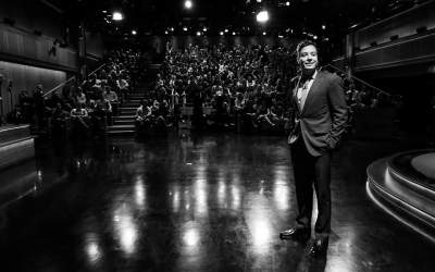 Jimmy Fallon va prezenta...