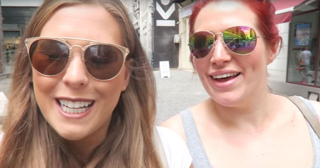  Video  Doua britanice au convins sute de straini sa ne viziteze tara