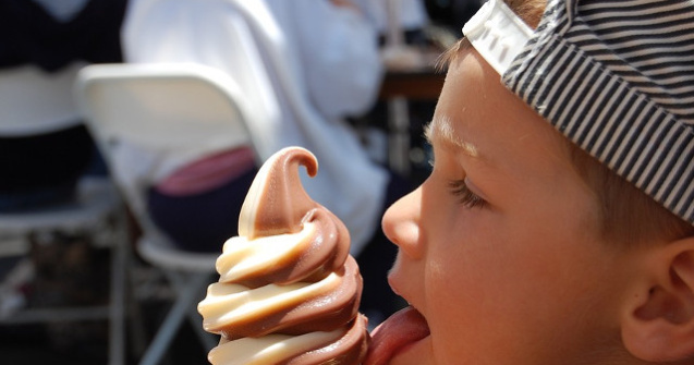 Atentie parinti! Inghetata cu arome artificiale favorizeaza aparitia sindromului ADHD la copii!