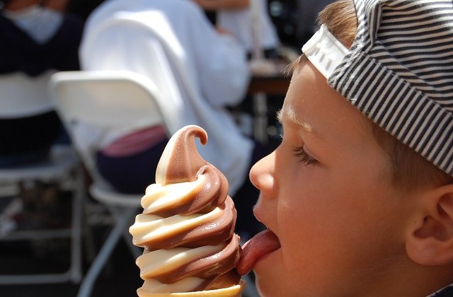 Atentie parinti! Inghetata cu arome artificiale favorizeaza aparitia sindromului ADHD la copii!