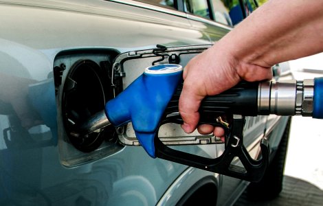 Romania are cel mai mare pret la pompa, fata de vecinii sai