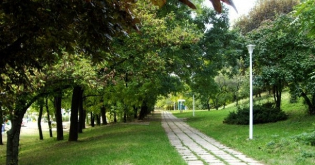 Bucuresti: O bucata din Parcul Verdi, scoasa la vanzare pe OLX