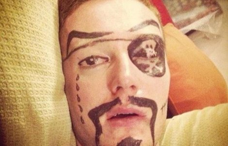  Top  10 motive pentru care nu e recomandat sa adormi primul la o petrecere