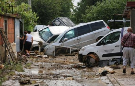 Zi de doliu national in Macedonia dupa viituri fara precedent. 21 de morti, printre care si copii