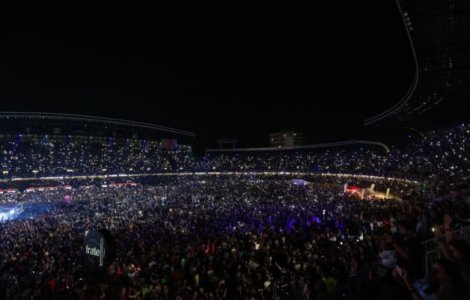  Foto  Emil Boc, cu sotia pe umeri la Untold