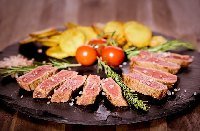 Riscul la care te expui atunci cand mananci multa carne