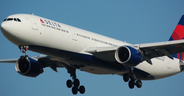  Foto   Video  Zeci de mii de pasageri ai companiei aeriene Delta, blocati in aeroporturi din intreaga lume