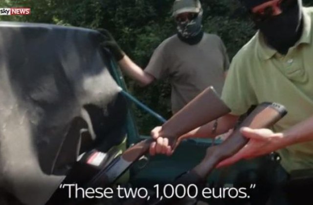 [UPDATE] Barbatii care au incercat sa le vanda arme jurnalistilor de la Sky News, ridicati de DIICOT in urma unor perchezitii