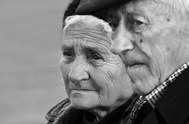 De ce ne imputinam de la luna la luna, devenind un popor care imbatraneste rapid