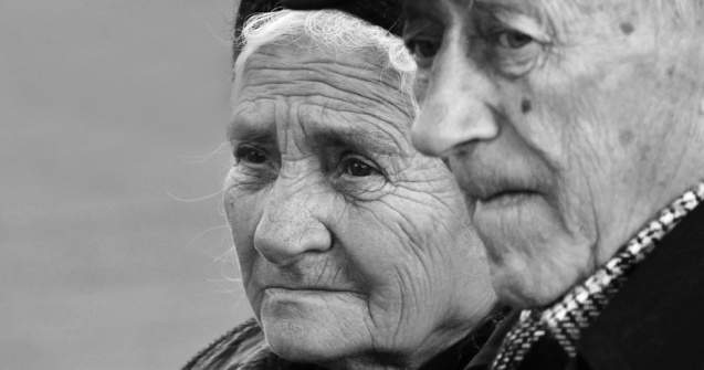 De ce ne imputinam de la luna la luna