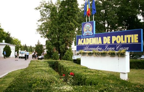 Mai multi candidati respinsi la Academia de Politie reclama ca variante de raspuns la testul grila au fost gresite