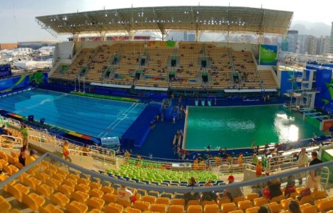 Mister la Jocurile Olimpice: de ce a devenit apa din bazin verde inchis?