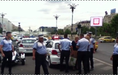  Video  Politisti huiduiti, in timp ce incatuseaza o femeie