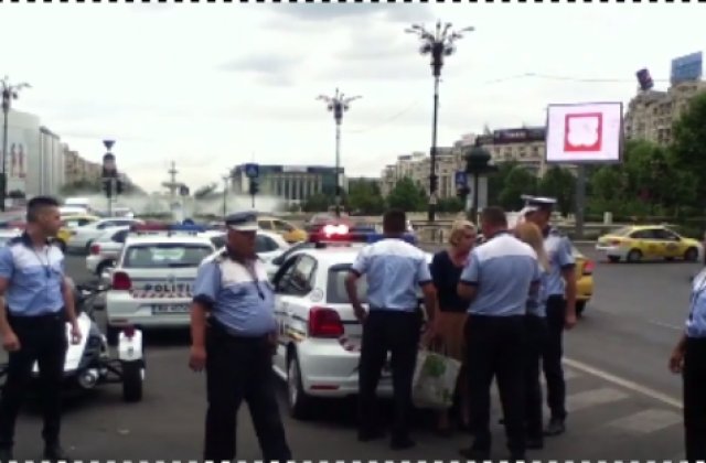 [VIDEO] Politisti huiduiti, in timp ce incatuseaza o femeie care a refuzat sa se legitimeze