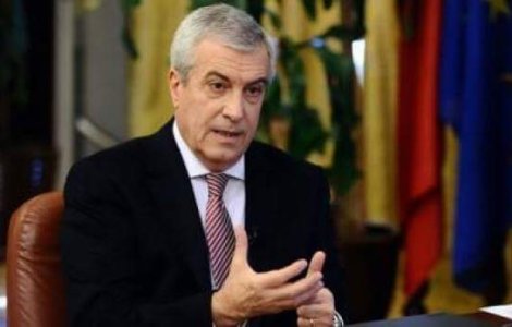 C.P. Tariceanu si-a reinnoit permisul de conducere ocolind coada de aproximativ o mie de persoane