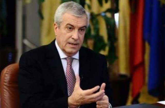 C.P. Tariceanu si-a reinnoit permisul de conducere ocolind coada de aproximativ o mie de persoane