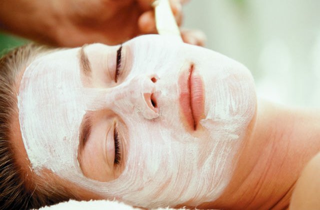 Improspateaza-ti tenul cu cele mai eficiente tratamente faciale de vara