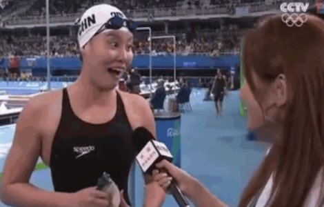  Video  Internetul s-a indragostit de aceasta inotatoare din China. Uite de ce