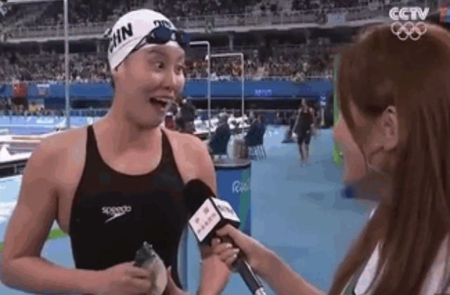 [VIDEO] Internetul s-a indragostit de aceasta inotatoare din China. Uite de ce