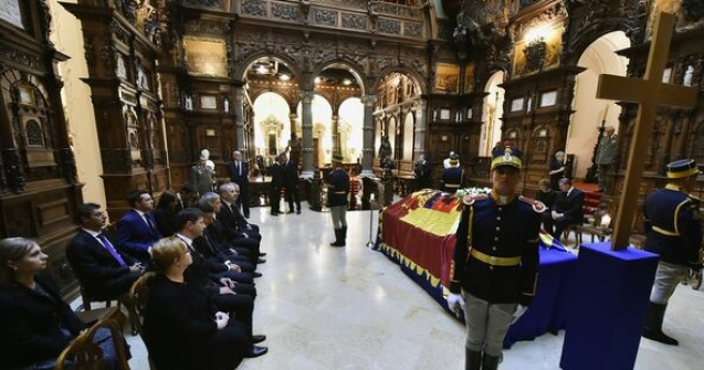 Funeraliile reginei Ana au inceput cu un serviciu religios