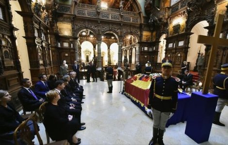 Funeraliile reginei Ana au inceput cu un serviciu religios