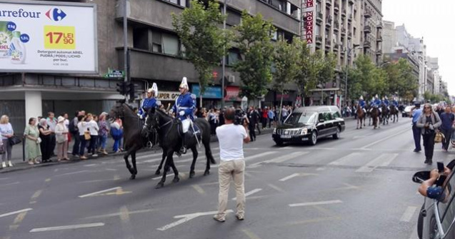 Funeraliile reginei Ana: Cortegiul se afla pe Bulevardul Magheru