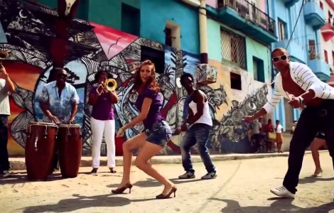 Cubanezii sarbatoresc in ritmuri de salsa aniversarea lui FIdel Castro