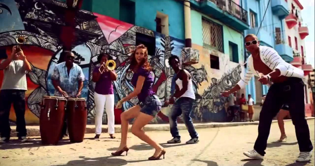 Cubanezii sarbatoresc in ritmuri de salsa aniversarea lui FIdel Castro