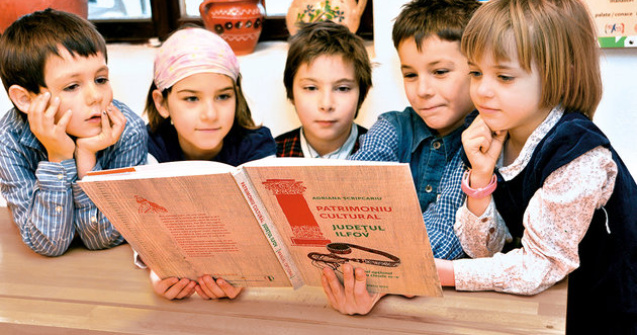 Elevii pot merge la scoala cu telefoanele mobile, potrivit statutului