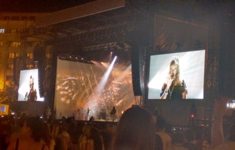 Rihanna, un concert alb-negru la Bucuresti: Sunt indragostita de voi. E epic!