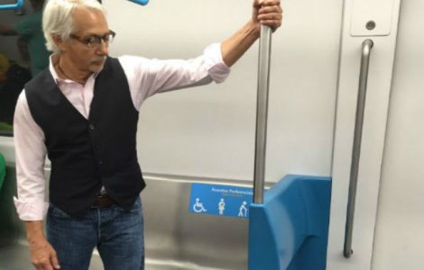 Ce a facut acest batran cand i s-a oferit un loc pe scaun la metrou