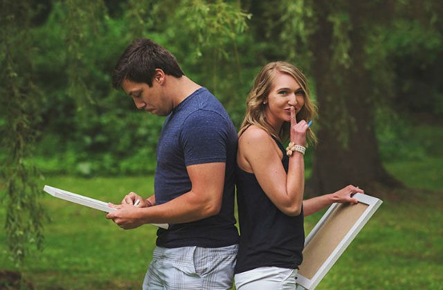 [FOTO] Modul inedit in care o tanara i-a spus sotului ca va fi tata