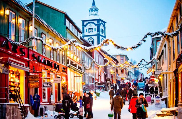 Ce vacante mai cumpara romanii in august?