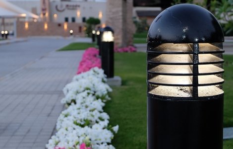 Top 10 avantaje ale lampilor solare pentru gradina