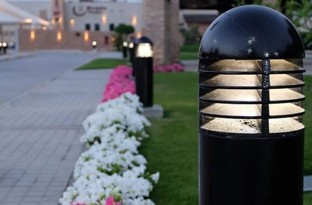 Top 10 avantaje ale lampilor solare pentru gradina