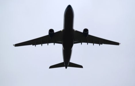  Foto   Video  Un avion de pasageri a aterizat de urgenta la Istanbul dupa ce un motor a luat foc