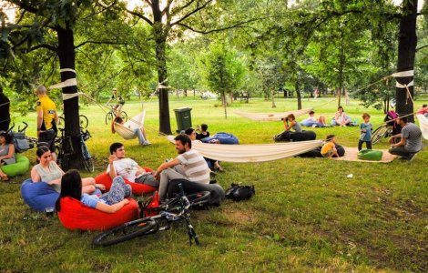 Recomandari pentru weekend:Concerte, tururi ghidate, expozitii, premiere de film si o seara de poezie deasupra Capitalei